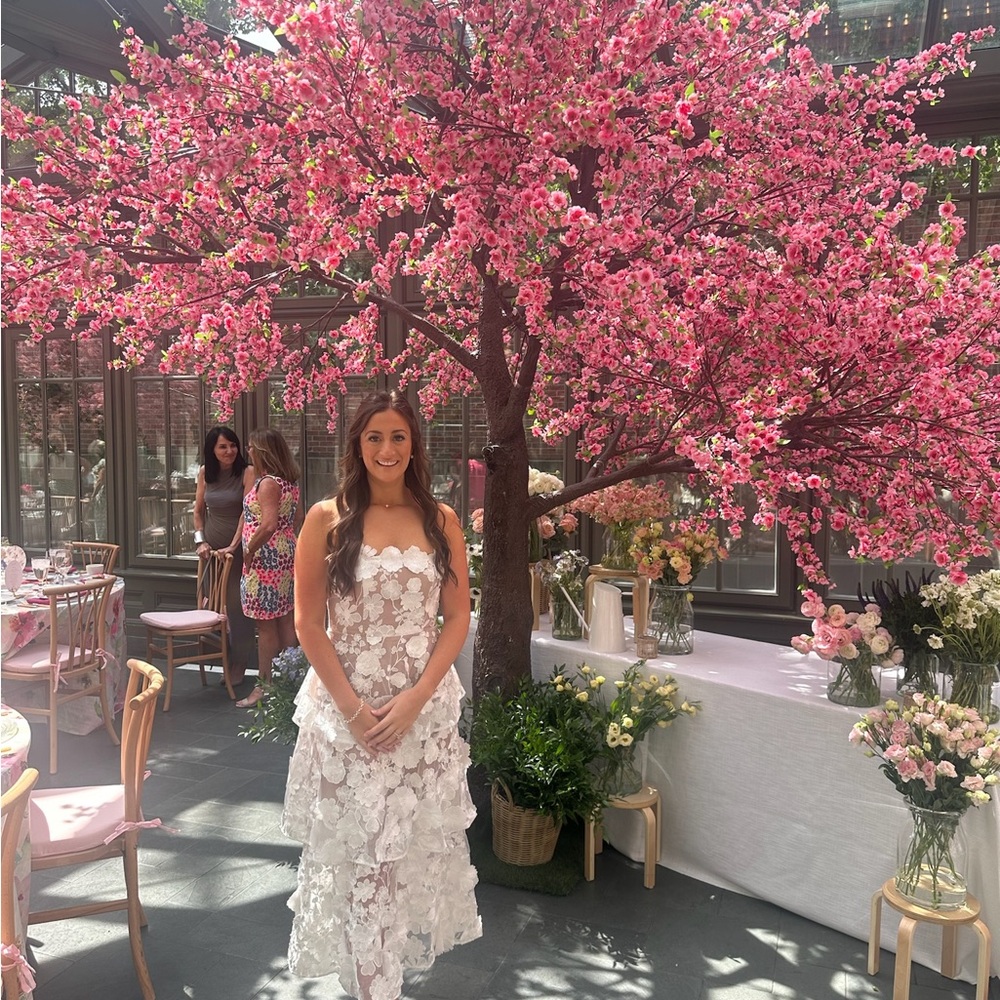 Elliatt Selene Strapless 3D Floral Lace Tiered
Maxi Dress